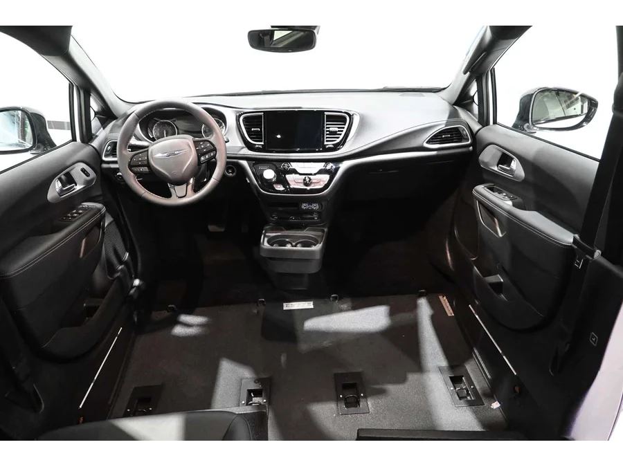 2024 Chrysler Pacifica Touring L - Photo 21