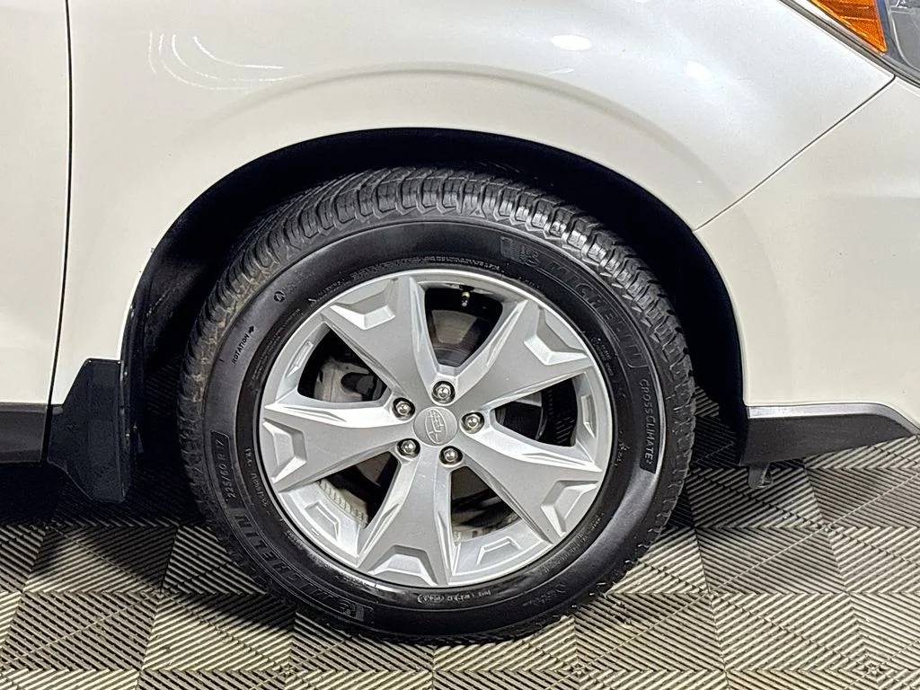 Used 2014 White Subaru 2.5i Premium image 23
