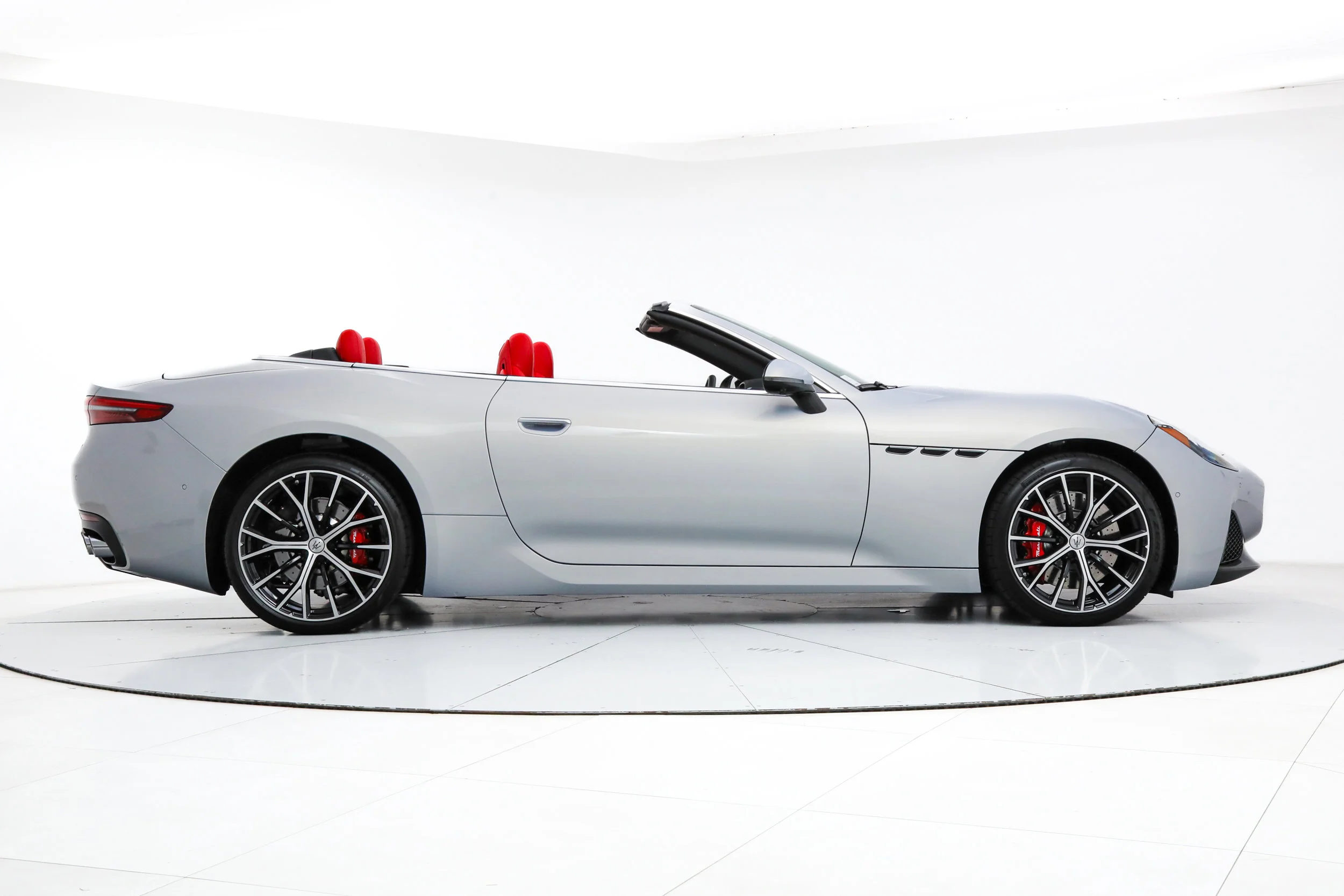 Certified Used 2026 White Maserati  image 8