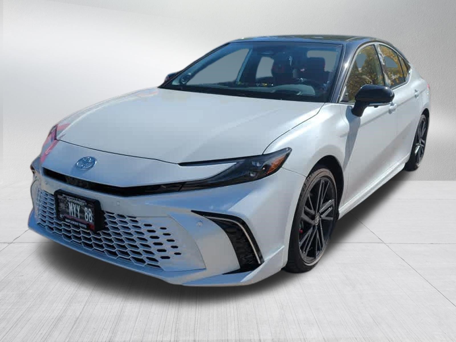 Used 2026 Wind Chill Pearl w/Midnight Black Metallic Roof Toyota XSE image 3