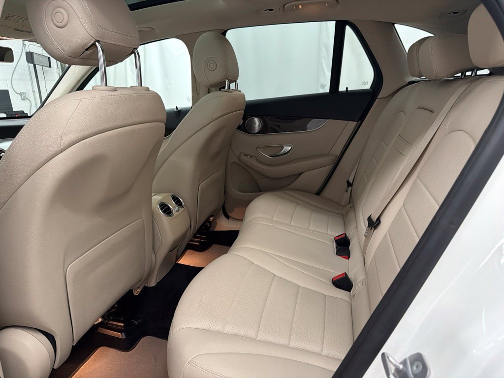 Used 2020 White Mercedes-Benz GLC 300 image 21