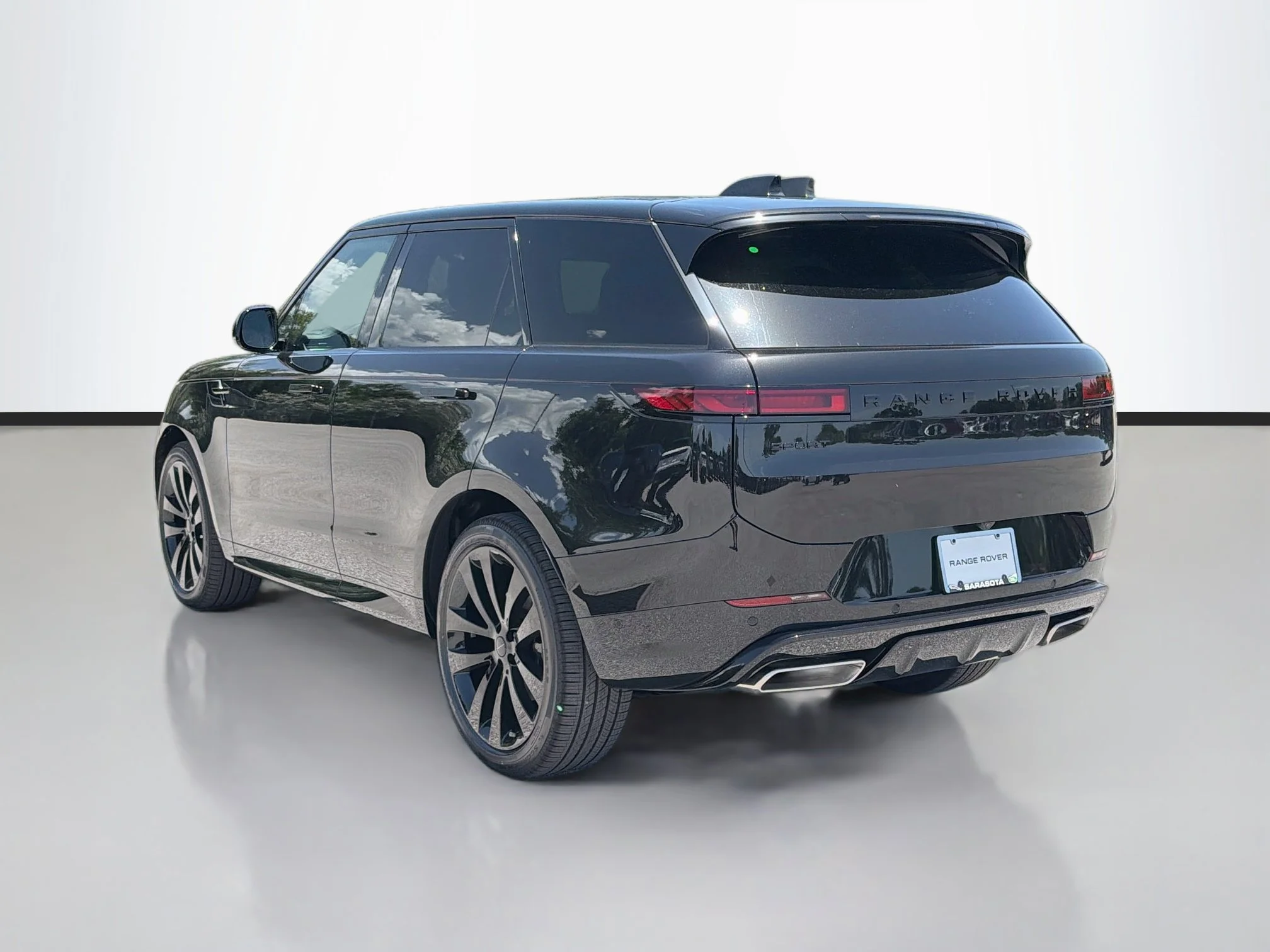 New 2026 Santorini Black Land Rover Dynamic SE image 3
