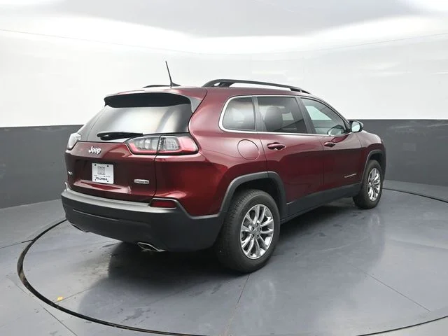 Used 2022 Red Jeep Latitude Lux image 10
