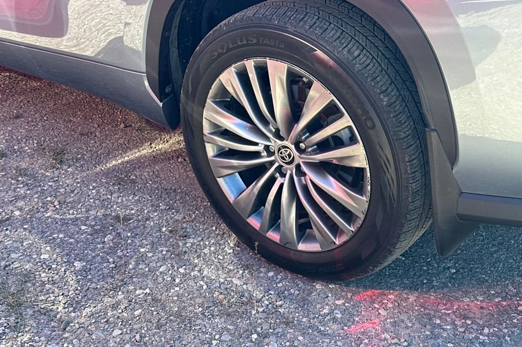 Used 2020  Toyota Platinum image 4