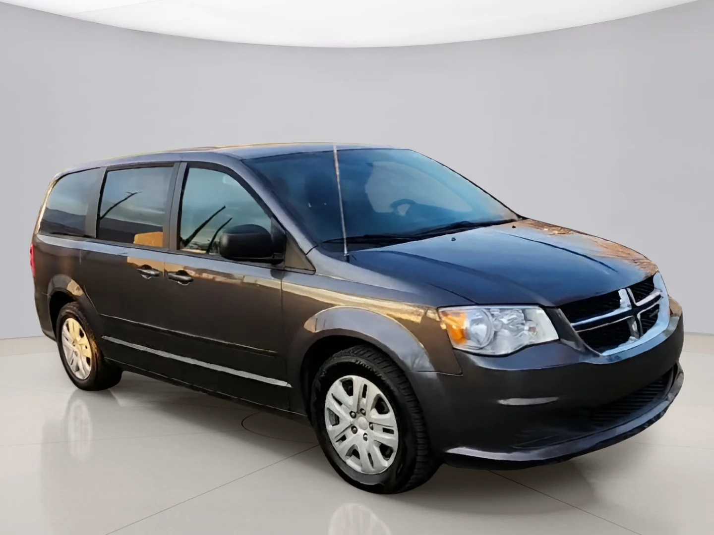 Used 2015 Gray Dodge SE image 2