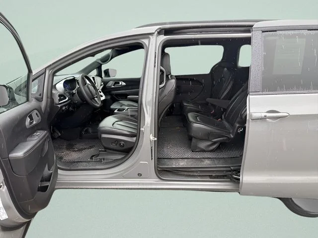 2023 Chrysler Pacifica Touring L - Photo 7