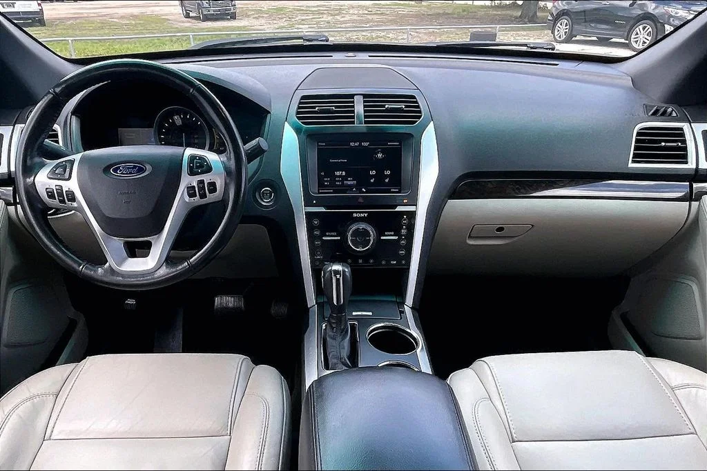 Used 2013 Silver Ford Limited image 7