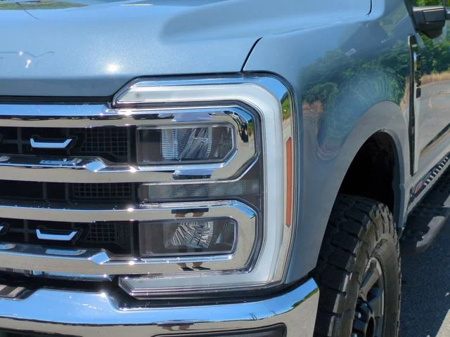 Used 2023 Gray Ford Lariat image 9
