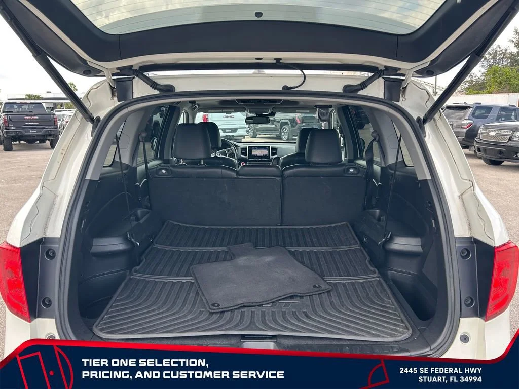 Used 2017  Honda Touring image 28