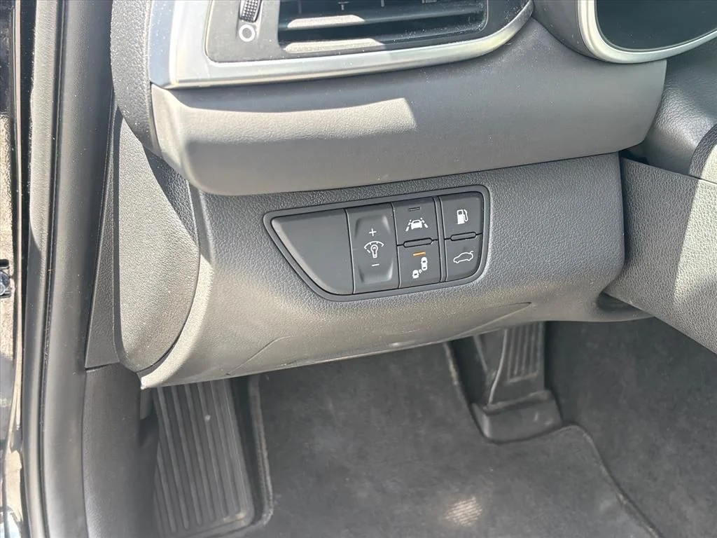 Used 2021 Black Genesis 2.0T image 9