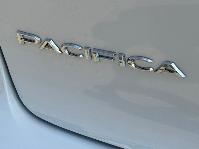 New 2027 Bright White Clear-Coat Exterior Paint Chrysler Select image 38