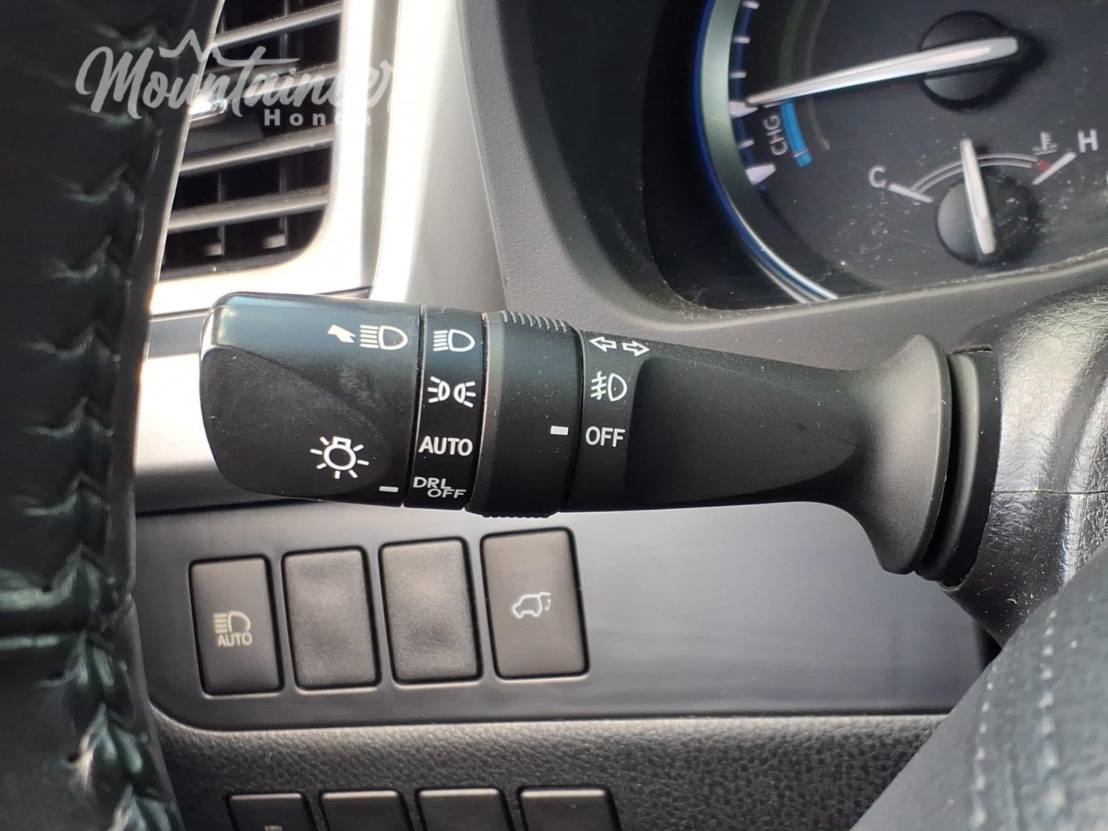Used 2019 Predawn Gray Mica Toyota XLE image 33