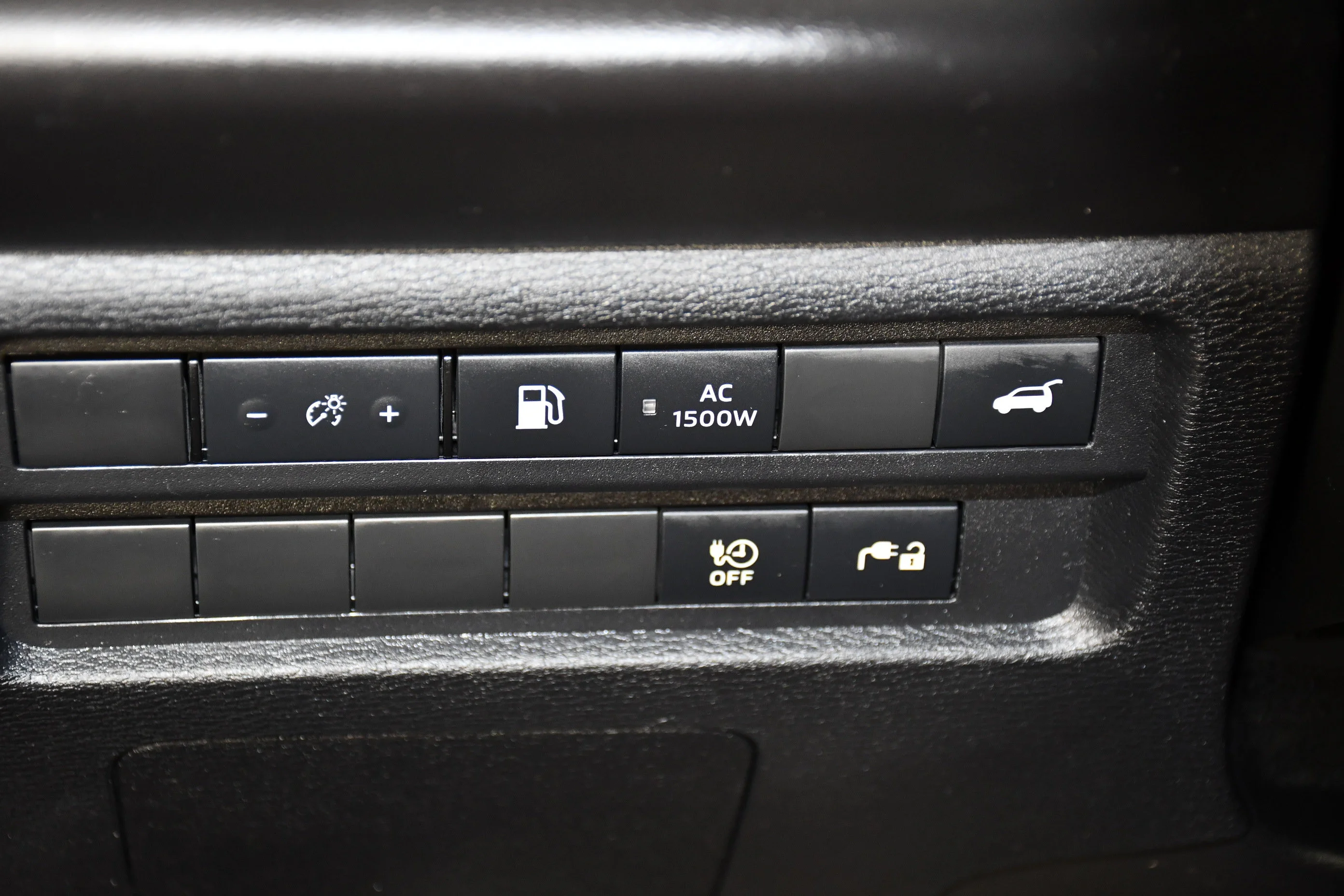 Certified Used 2024 Black Diamond Mitsubishi SEL image 35