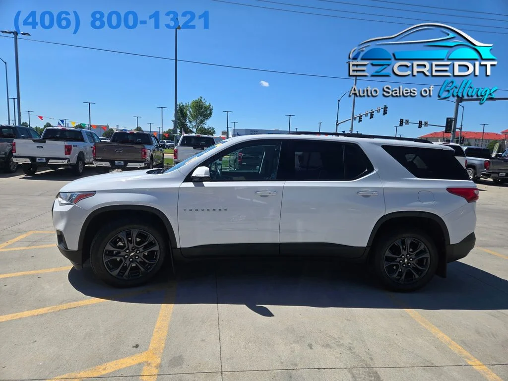 Used 2021  GMC SLE image 1