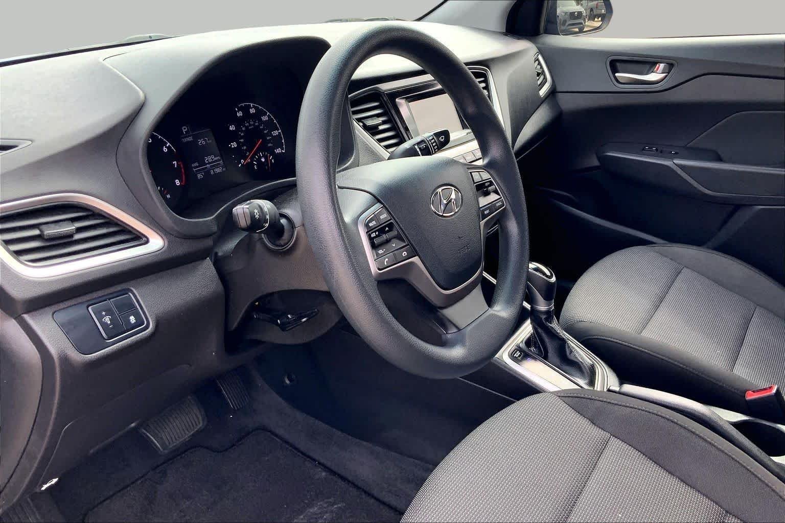 Used 2022 Admiral Blue Hyundai SE image 18