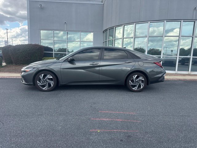 Used 2025 Gray Hyundai SEL Sport image 11
