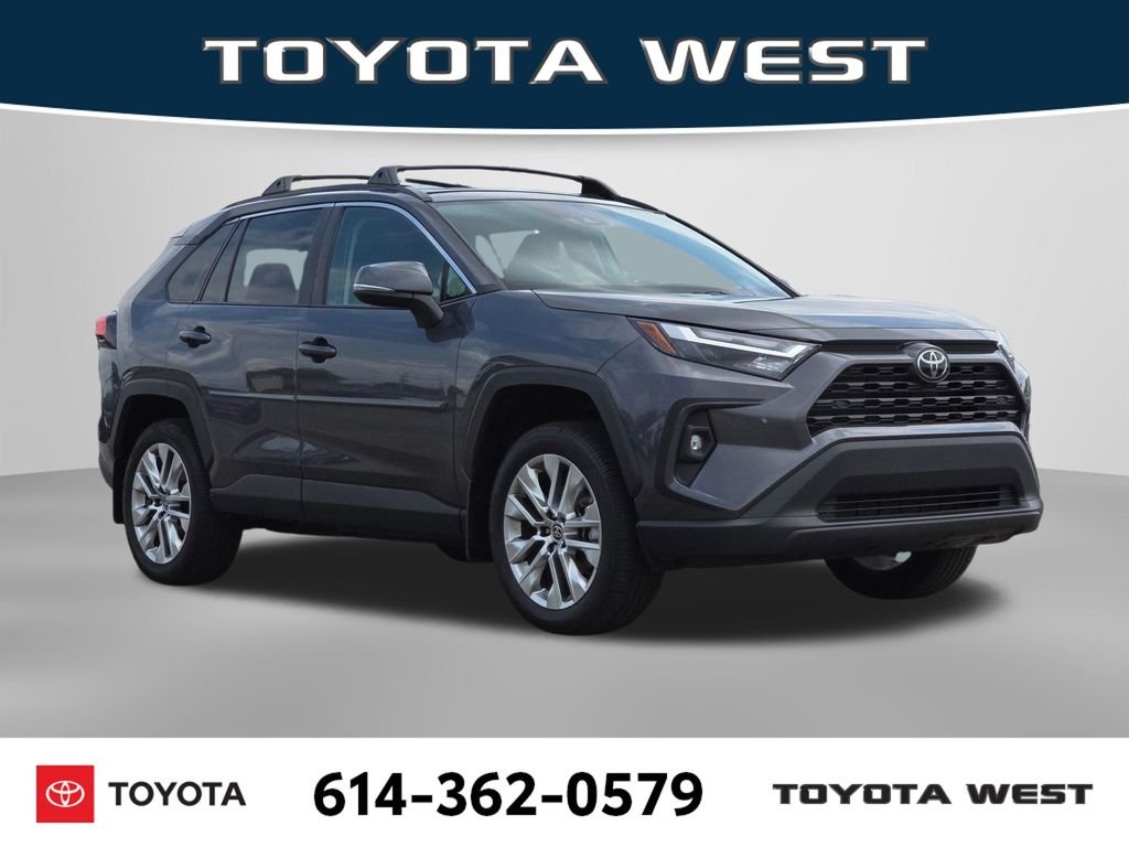 Used 2025 Gray Toyota XLE Premium image 3