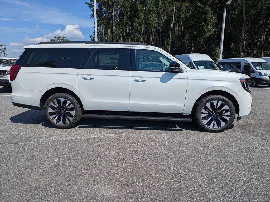 New 2027 Star White Metallic Tri-Coat Ford Platinum image 3