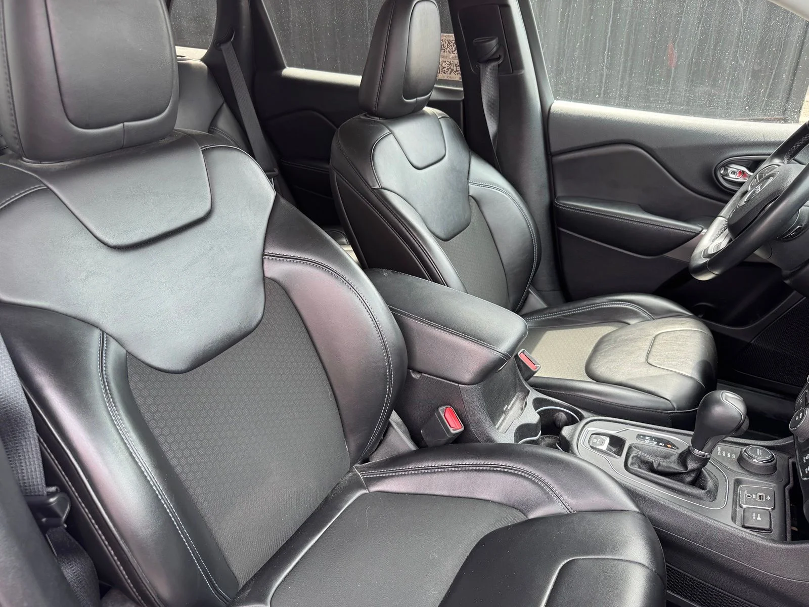 Used 2019 White Jeep Latitude Plus image 19