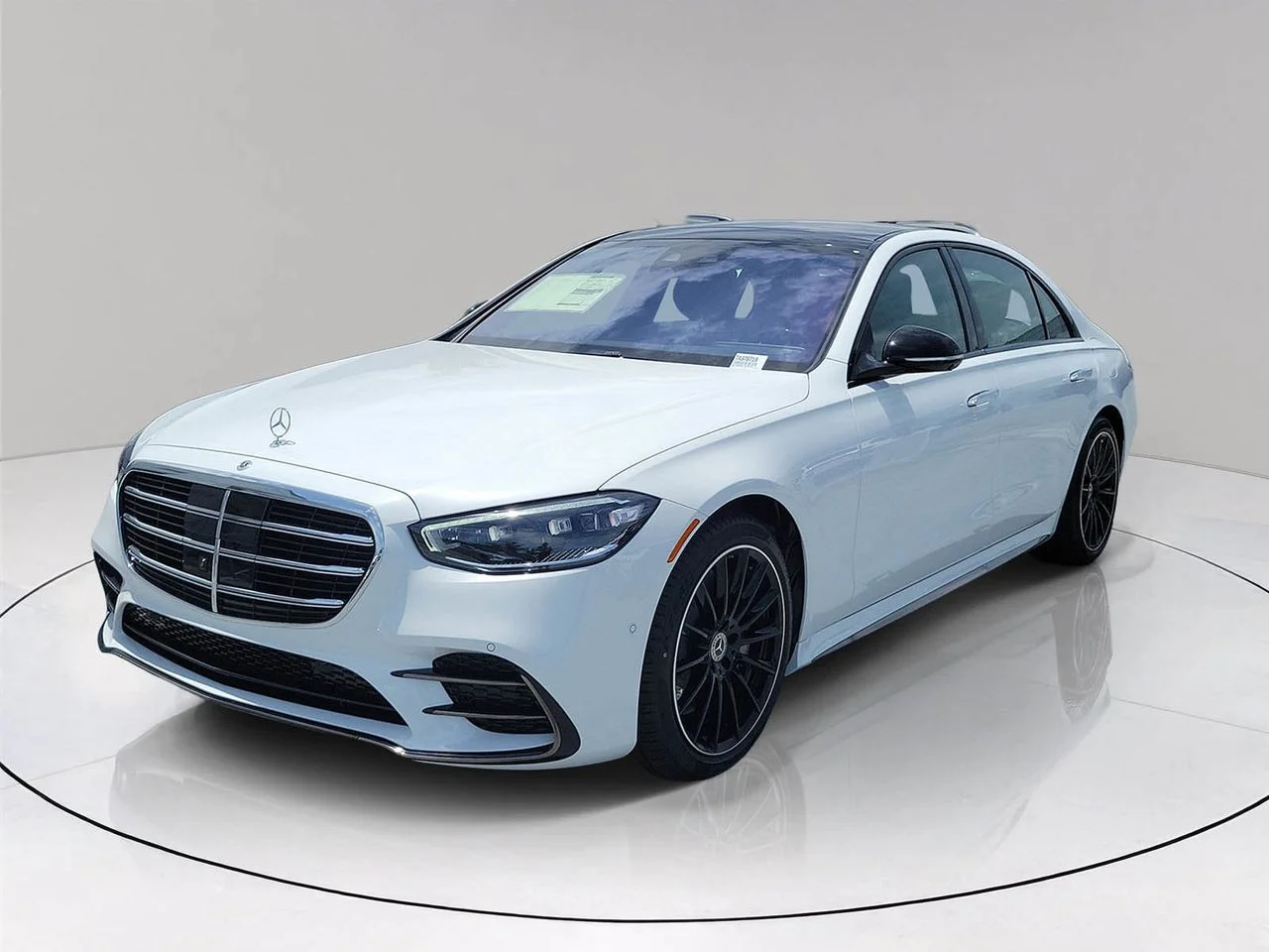 New 2026 MANUFAKTUR Moonlight White Metallic Mercedes-Benz S 580 image 3