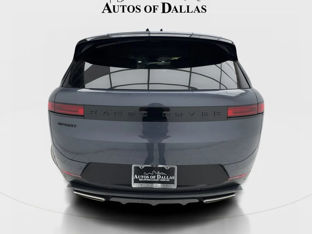 Used 2024 Blue Land Rover SE image 9