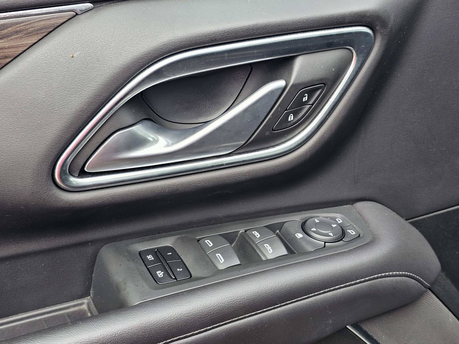 Used 2022 Black Chevrolet Z71 image 15