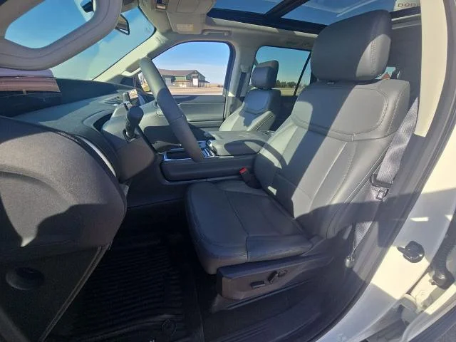 New 2026 Star White Metallic Tri-Coat Ford MAX Active image 58