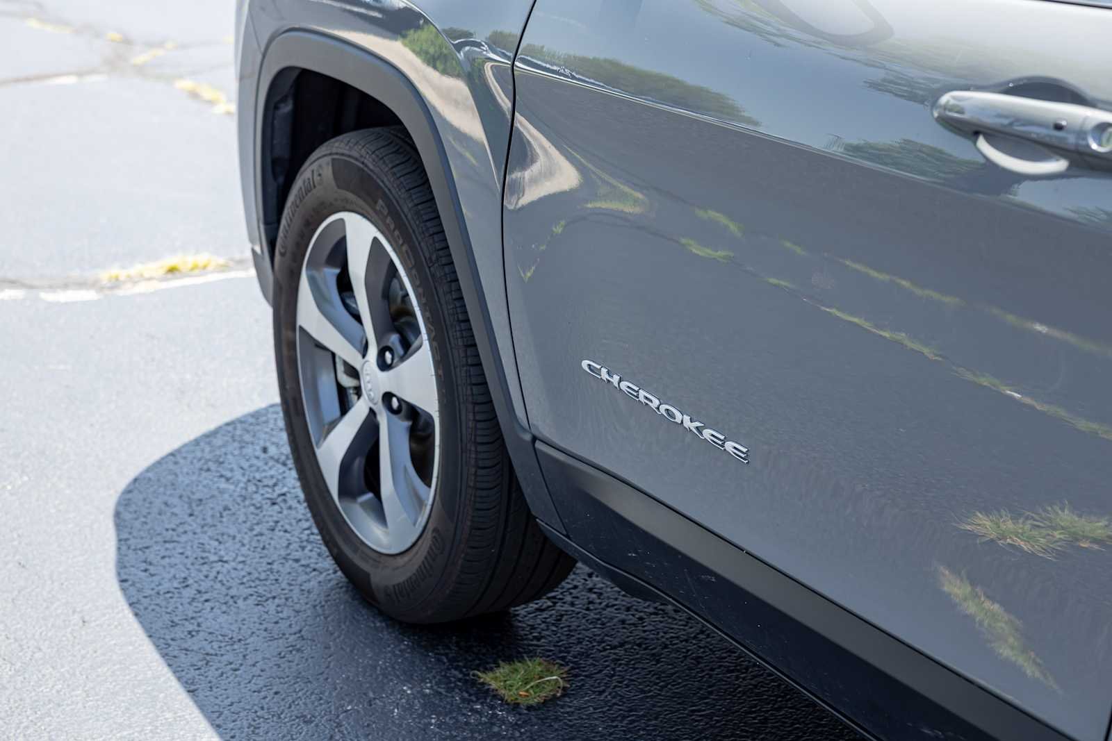 Used 2022 Sting-Gray Clearcoat Jeep Limited image 37
