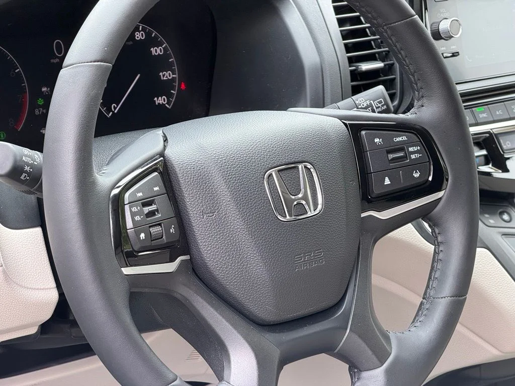 Used 2025  Honda EX-L image 24