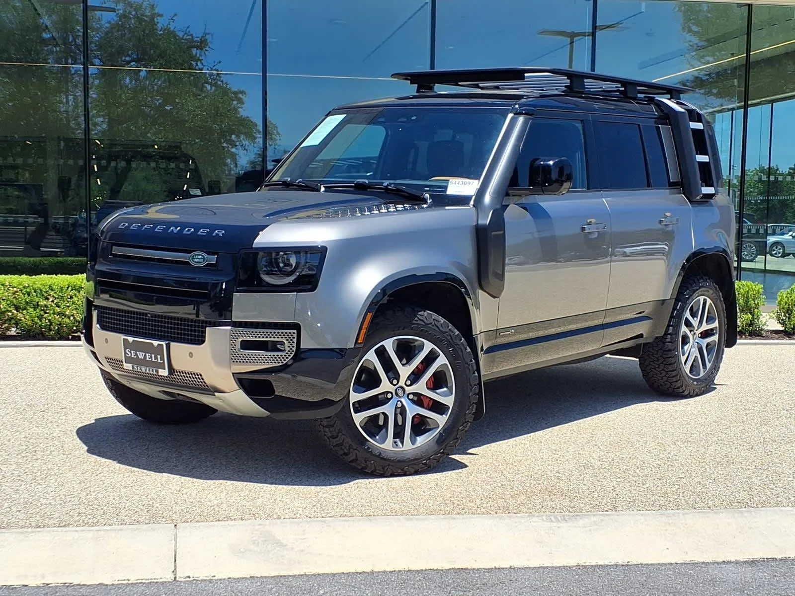 2021 Land Rover Defender X's photo