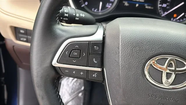 Used 2020  Toyota XLE image 23