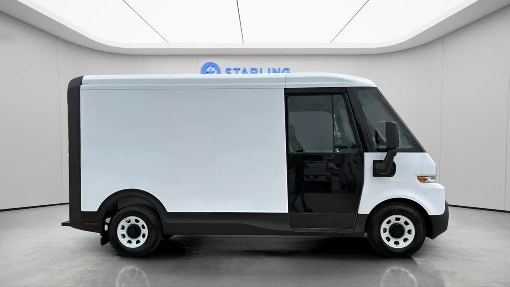 Used 2024 Oyster White BrightDrop EJY image 12