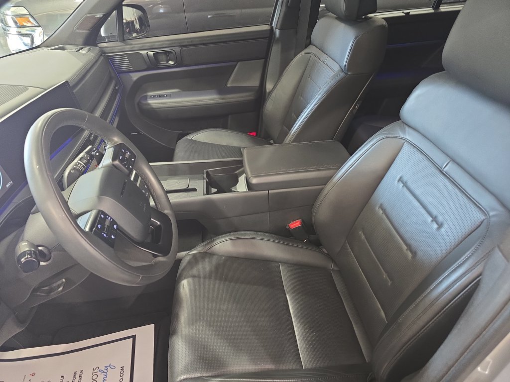 Used 2024 Silver Hyundai Calligraphy image 13