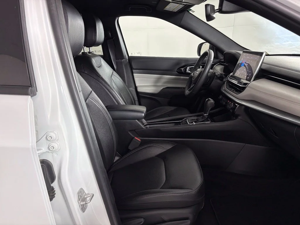Used 2025 White Jeep Limited image 39