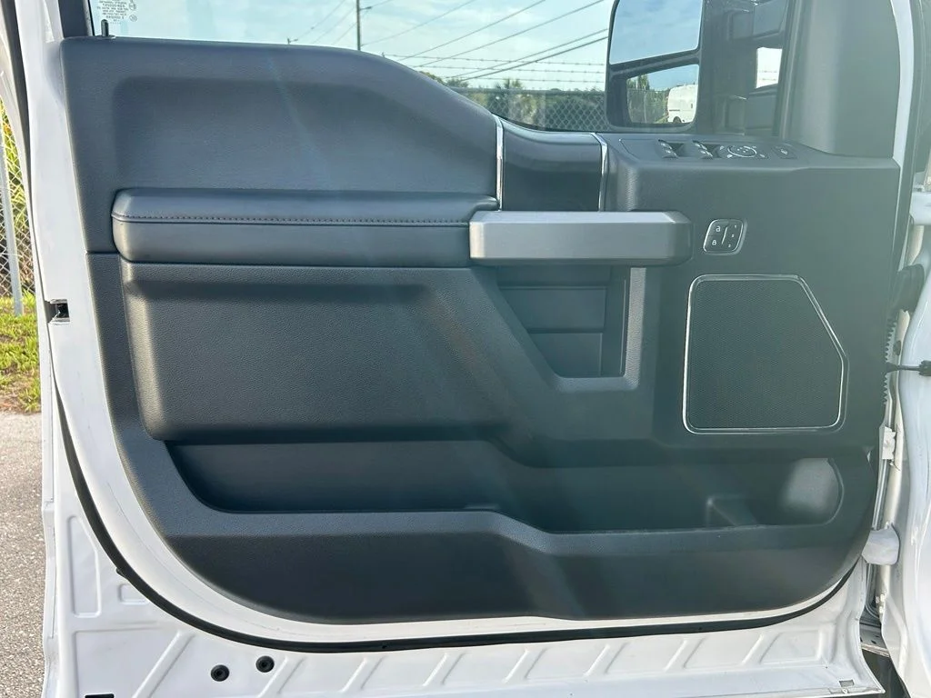 Used 2019 White Platinum Clearcoat Metallic Ford Platinum image 38