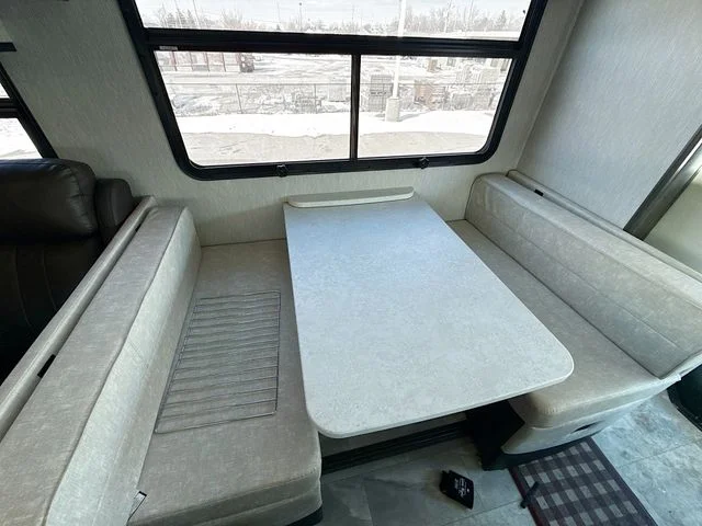 Used 2022 White Ford Chassis image 27
