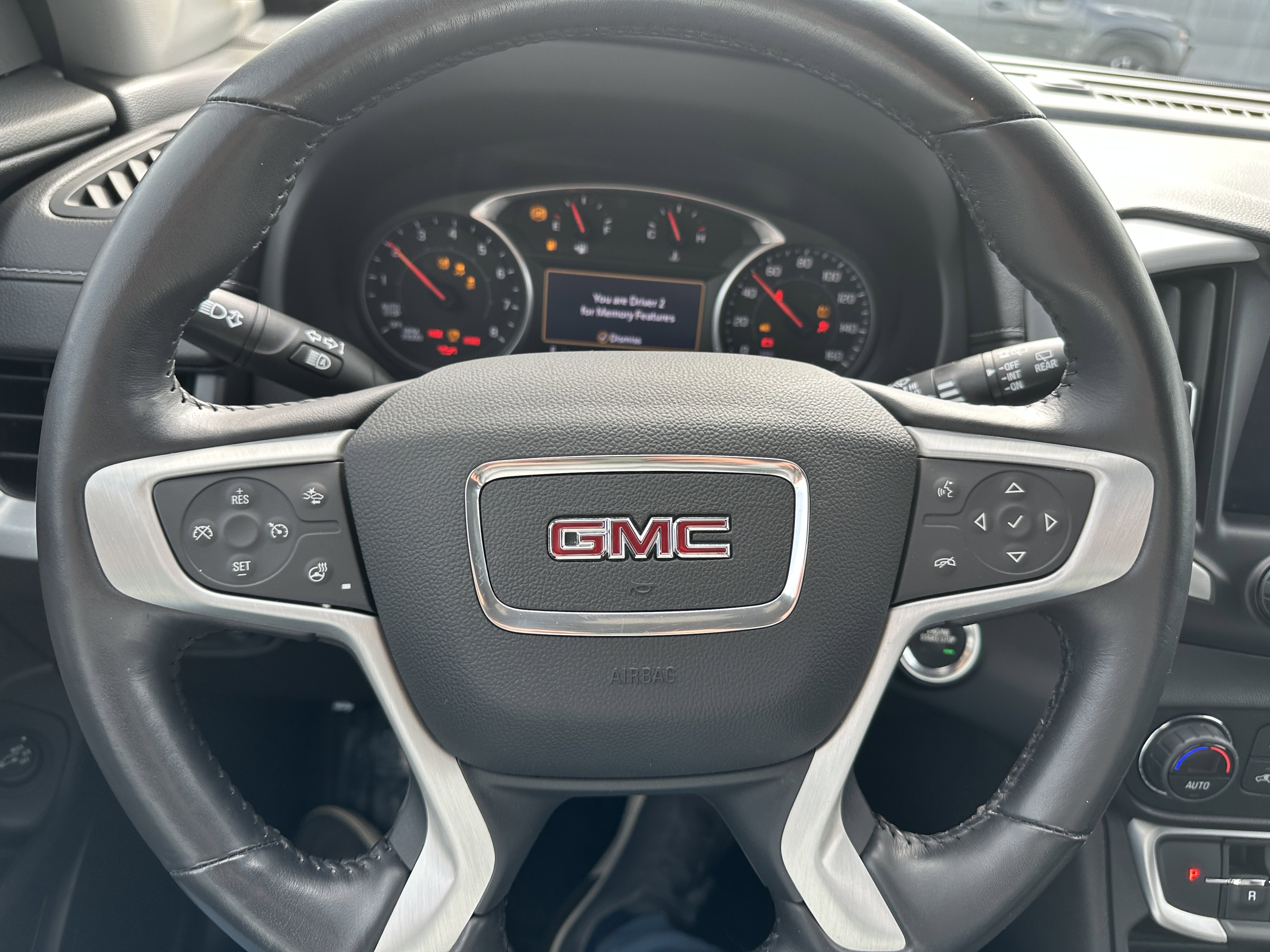 Used 2022 White Frost Tricoat GMC SLT image 29