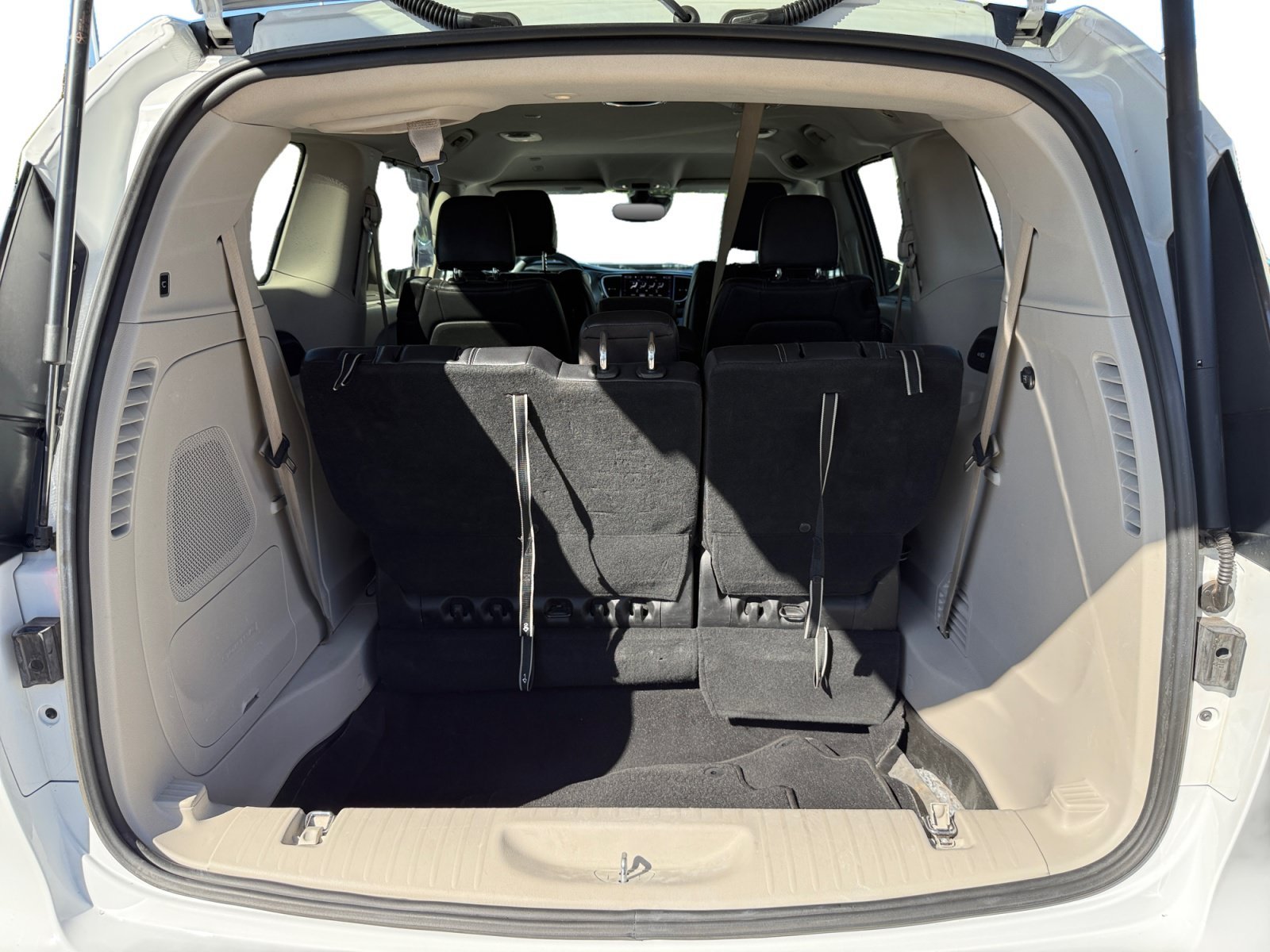 Used 2022 Bright White Clearcoat Chrysler Touring L image 17