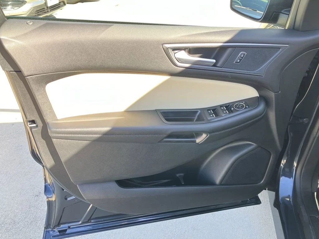 New 2024 Blue Ford SE image 20