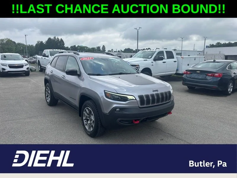 Used 2022 Silver Jeep Trailhawk image 1