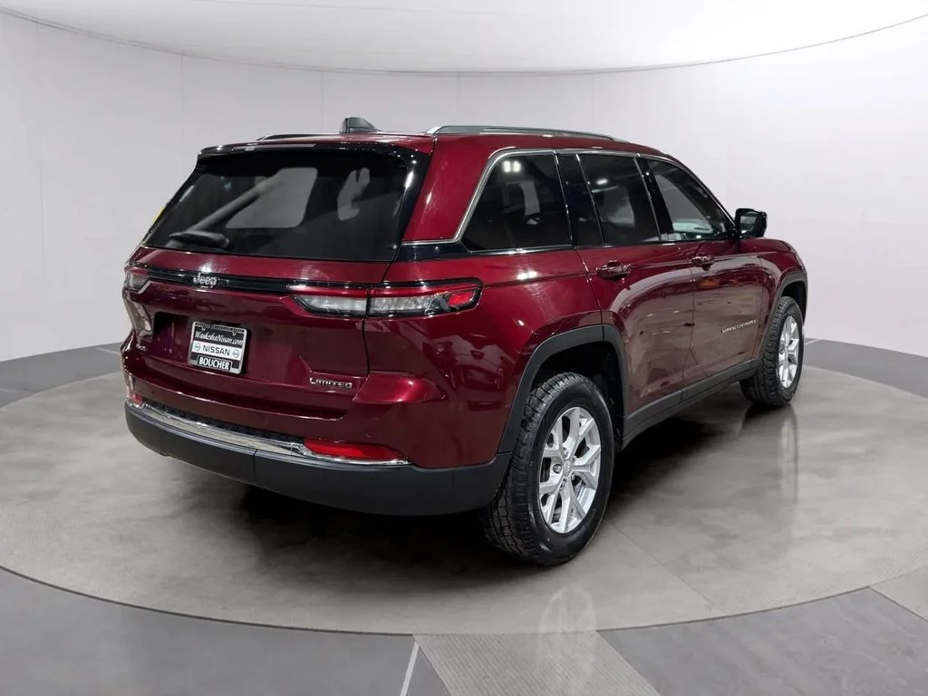 Used 2023 Velvet Red Pearlcoat Jeep Limited image 3