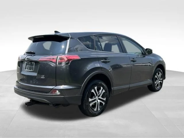 Used 2018 Gray Toyota LE image 5