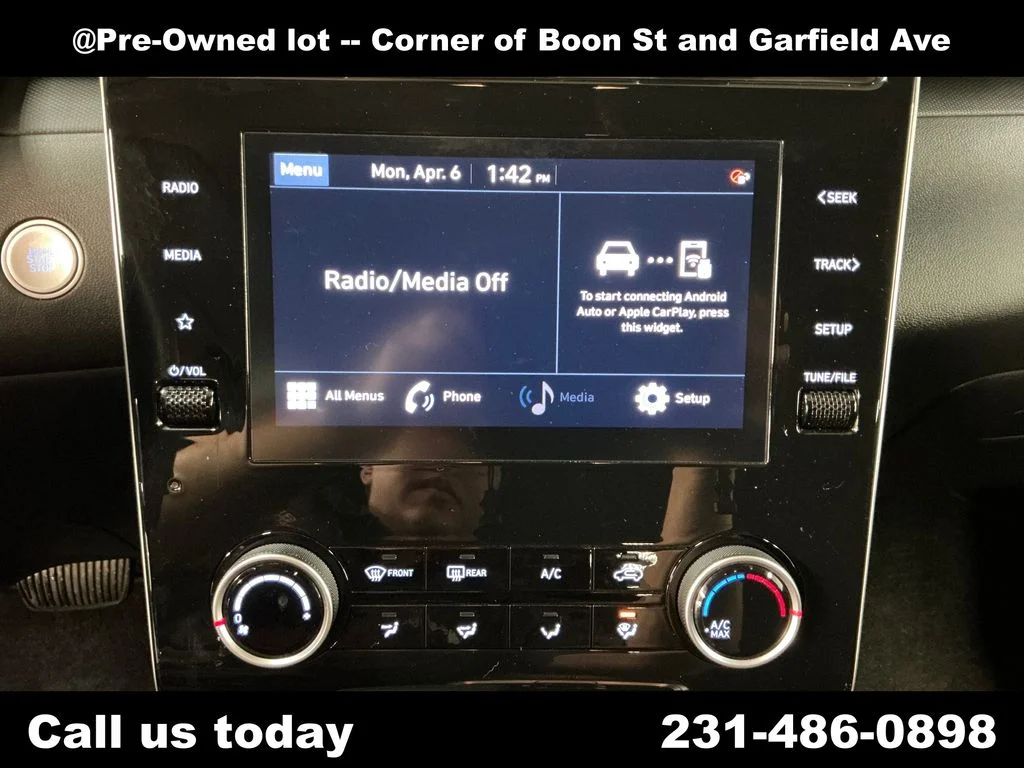 Used 2023 Black Hyundai SEL image 26