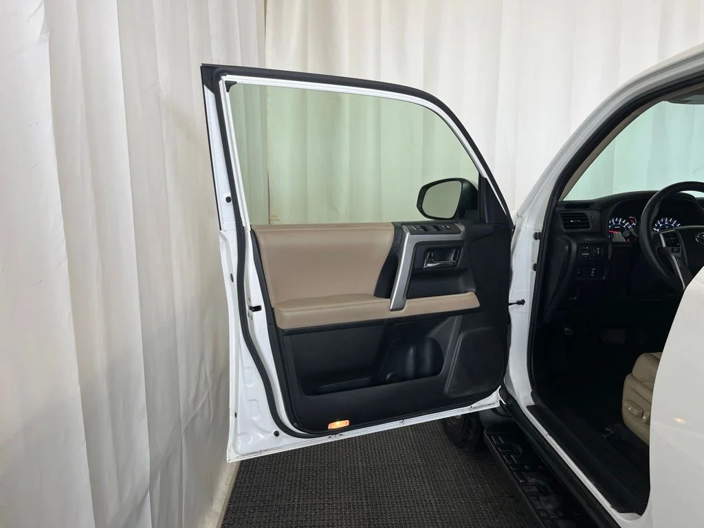 Used 2018 White Toyota SR5 Premium image 19