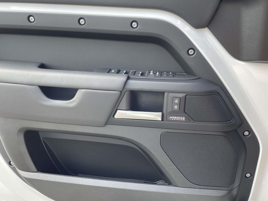 New 2026 Fuji White Land Rover X-Dynamic SE image 24