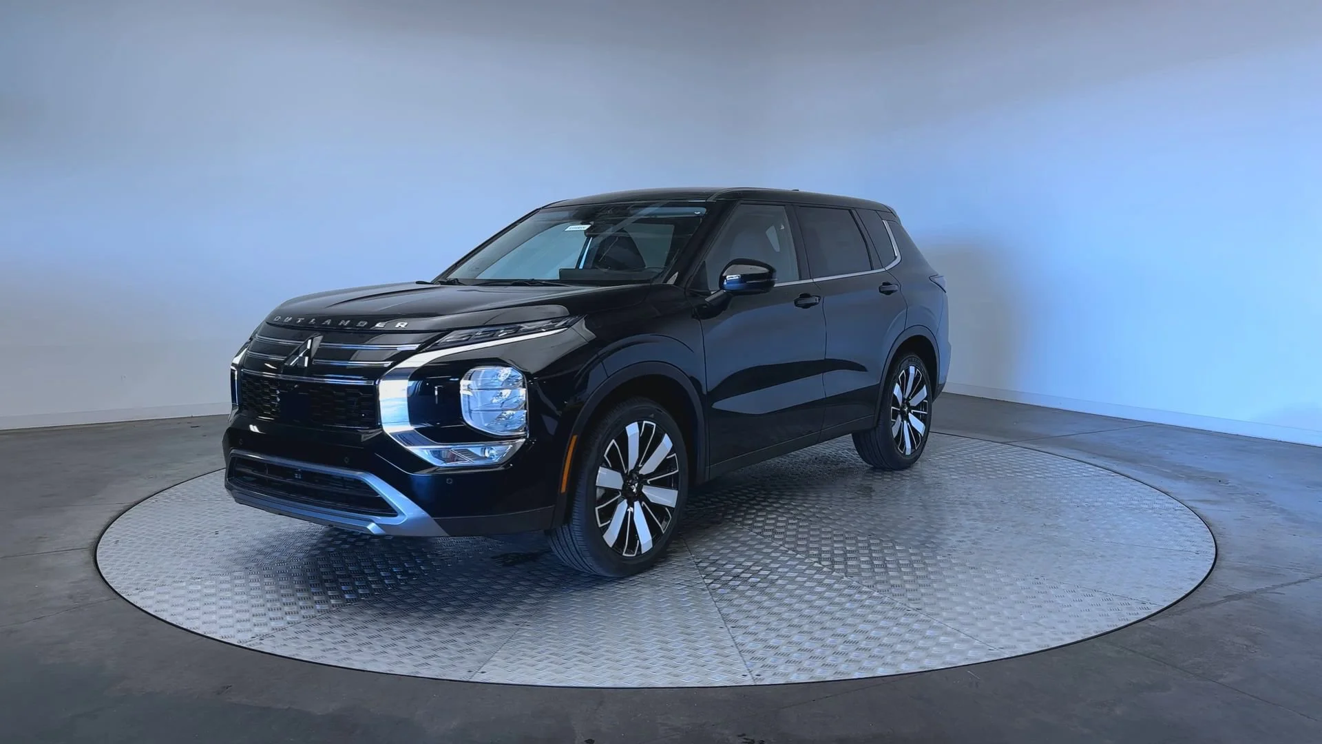 New 2026 Labrador Black Pearl Mitsubishi SE image 4