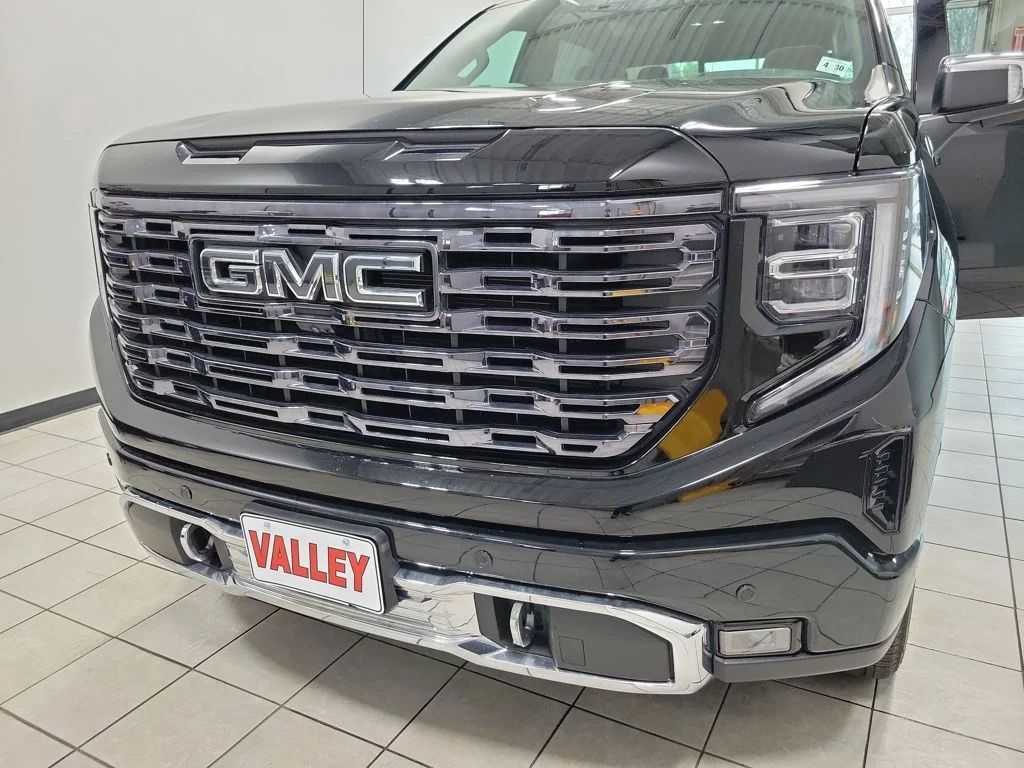 Used 2025 Black GMC Denali Ultimate image 29