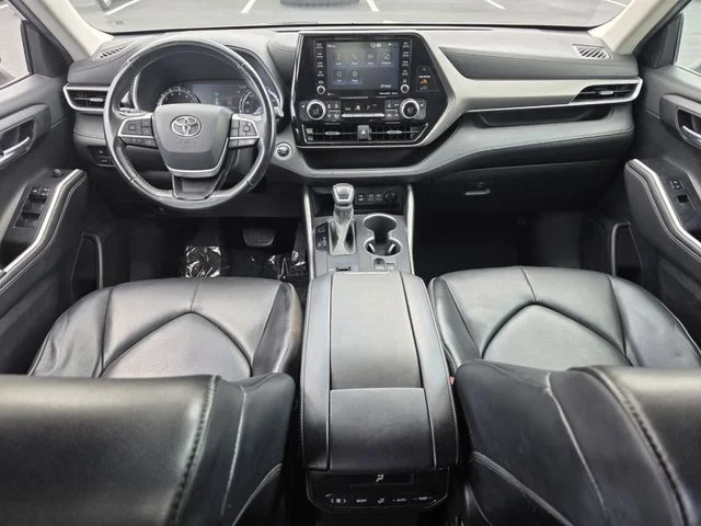 Used 2022 Black Toyota XLE image 8