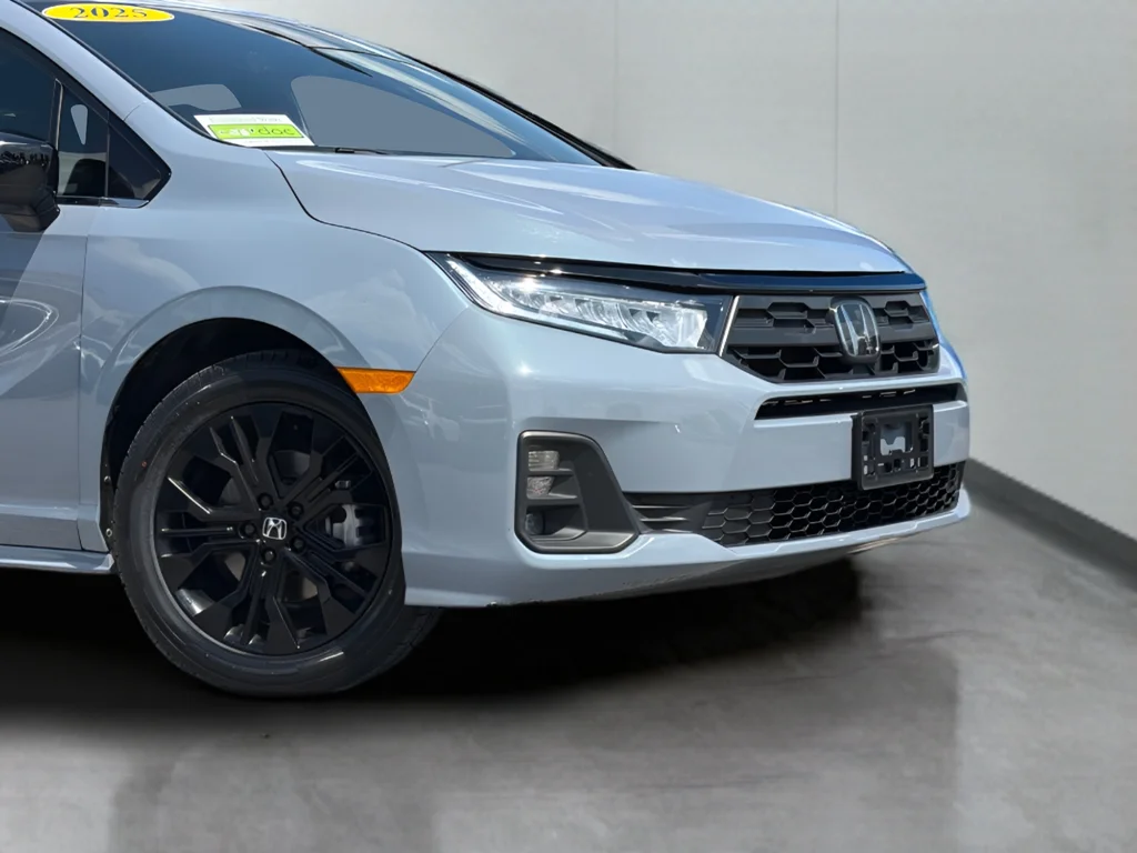 Used 2025 Sonic Gray Pearl Honda Sport-L image 3