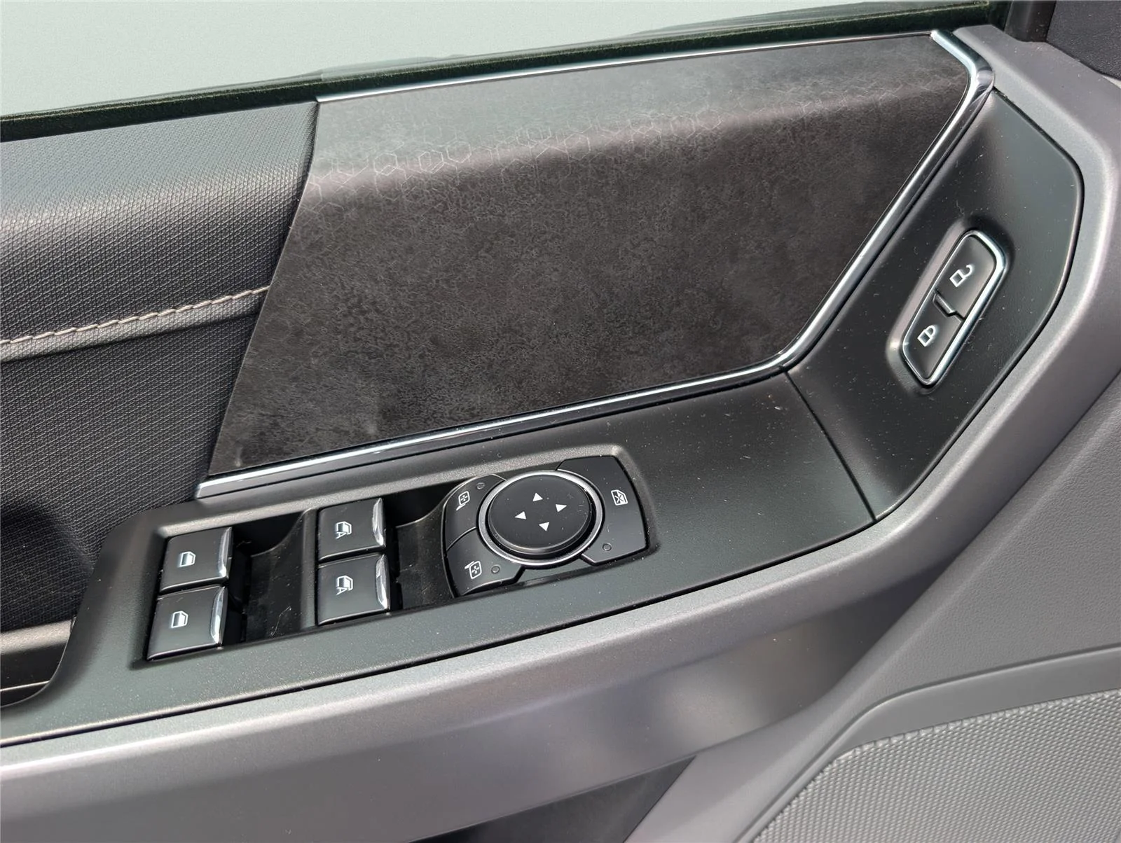 Used 2025 Carbonized Gray Ford XLT image 14